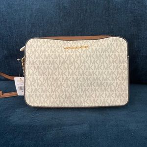NWT. MICHAEL Michael Kors Jet Set Crossbody